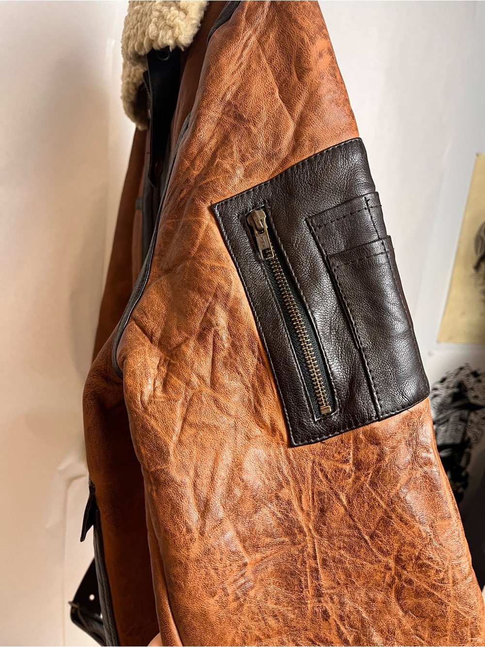 Sherpa-Lined Brown Leather Jacket - Picture 5 of 9